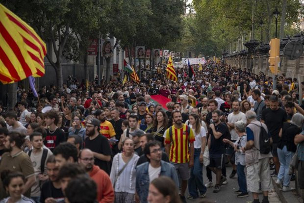 ¿Se está perdiendo la identidad catalana en los nombres propios? Un informe del Baix Llobregat abre el debate