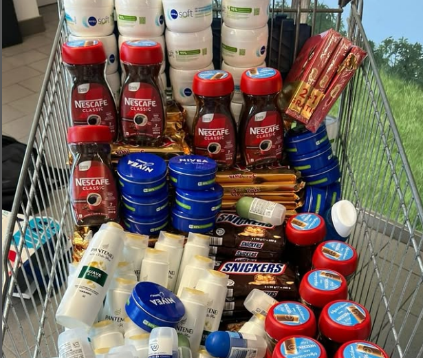 Tres detenidos en Castelldefels por robar casi 800 euros en productos de supermercado