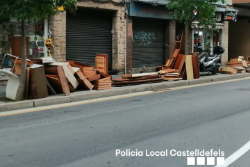 🛑 Així no! Abocament incontrolat de mobles al carrer📞 Aquest matí hem rebut l’avís de l’abocam