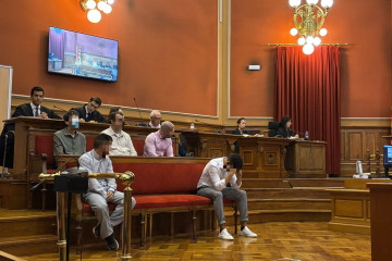 Los 5 acusados de agredir sexualmente a 3 mujeres y grabar a una cuarta mientras mantenía relaciones sexuales consentidas y difundir el vídeo en la Audiencia de Barcelona