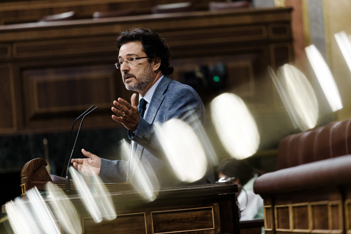 Archivo - El diputado de Junts Isidre Gavin i Valls interviene durante un pleno en el Congreso de los Diputados, a 27 de mayo de 2025, en Madrid (España).