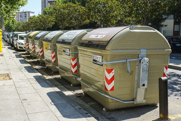 Cornellà implantará en octubre un sistema digital para abrir los contenedores de la ciudad