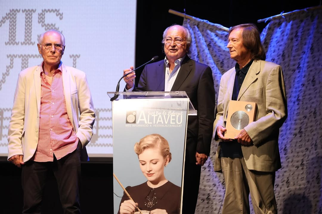 Celebrem els Premis Altaveu 2025!Una cerimu00f2nia que ens ha emocionant reconeixent artistes i inic (1)