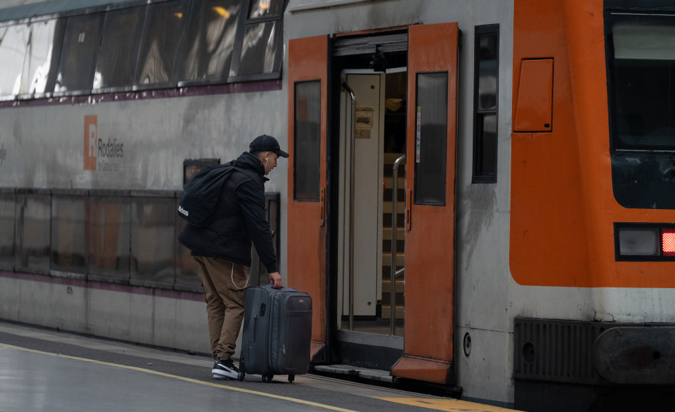EuropaPress 6534796 persona estacion francia donde opera rodalies 21 febrero 2025 barcelona (1)
