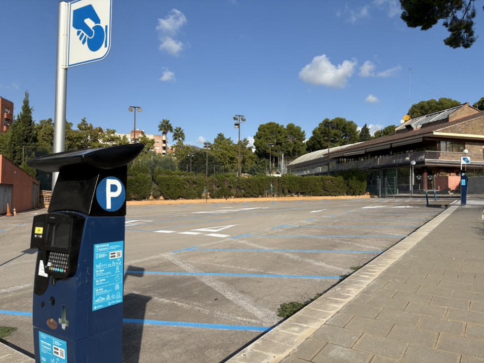 Aparcar gratis de noche y con bonificaciones: así funciona la nueva zona azul de Castelldefels