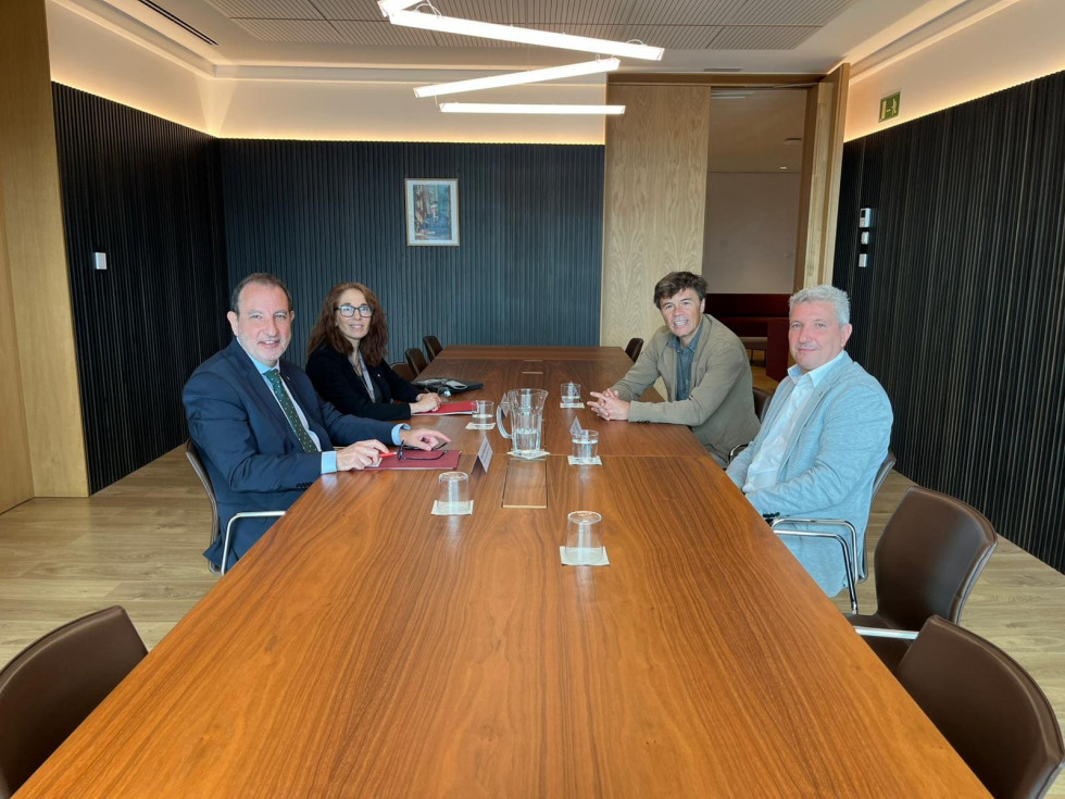 Esplugues aborda con la Generalitat el problema de la delincuencia y la multirreincidencia