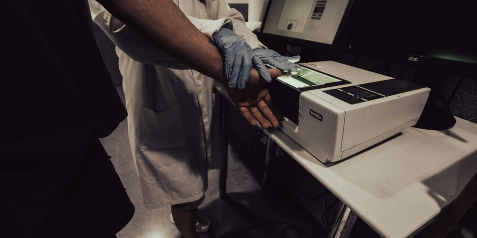 VÍDEO: La facilidad con la que roban motos de parkings privados en Esparreguera indigna a los vecinos