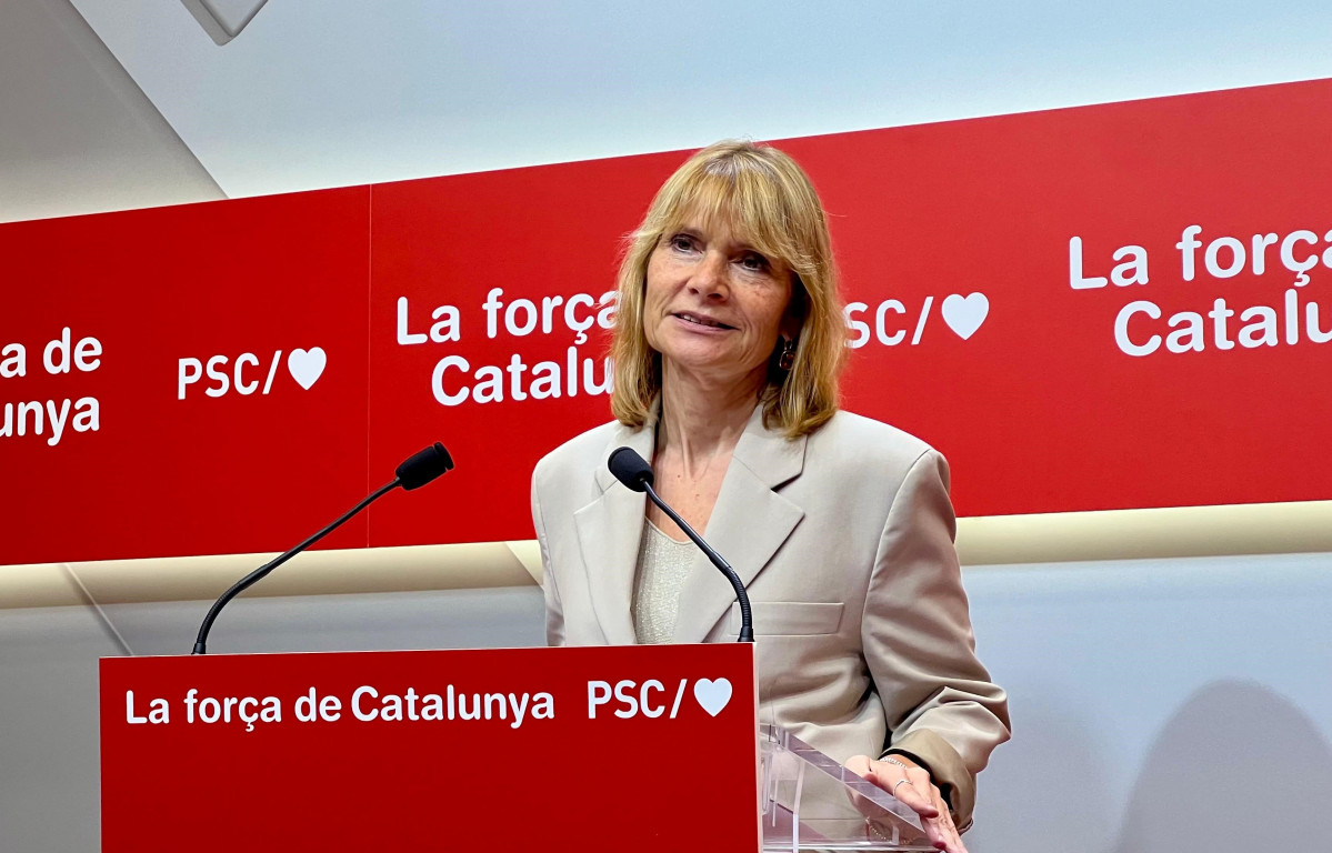 La viceprimera secretaria y portavoz del PSC, Lluïsa Moret, en una rueda de prensa desde la sede del partido