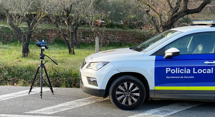 Foto radar amb cotxe (1)