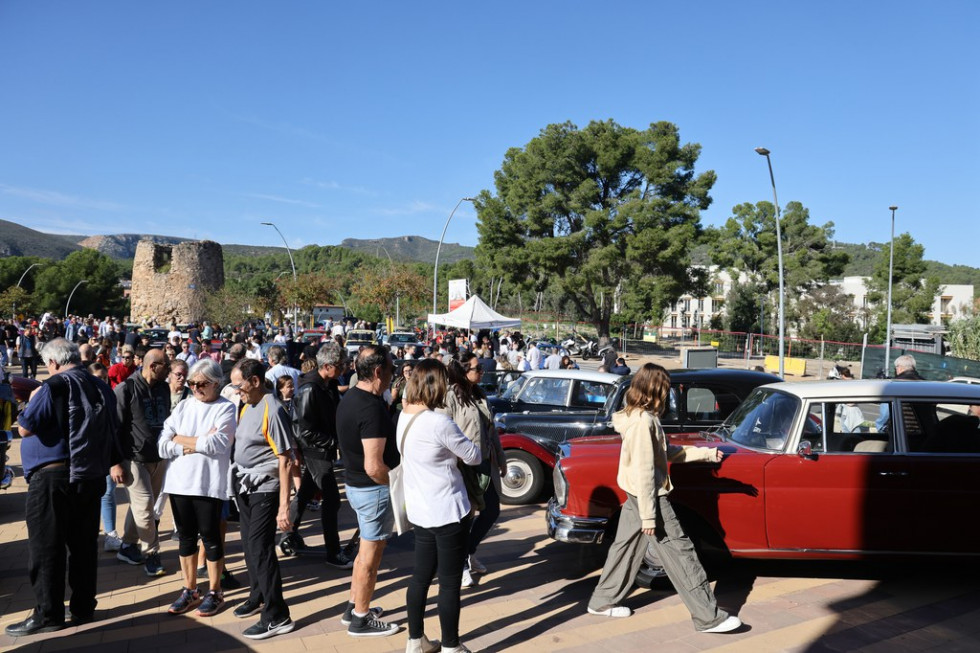Castelldefels viaja al pasado: más de 100 joyas históricas se citan la III Trobada de Vehicles Clàssics
