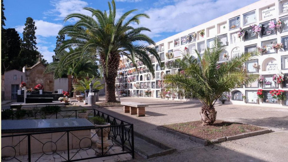 Viladecans amplia el horario del cementerio municipal y refuerza el transporte por Todos los Santos