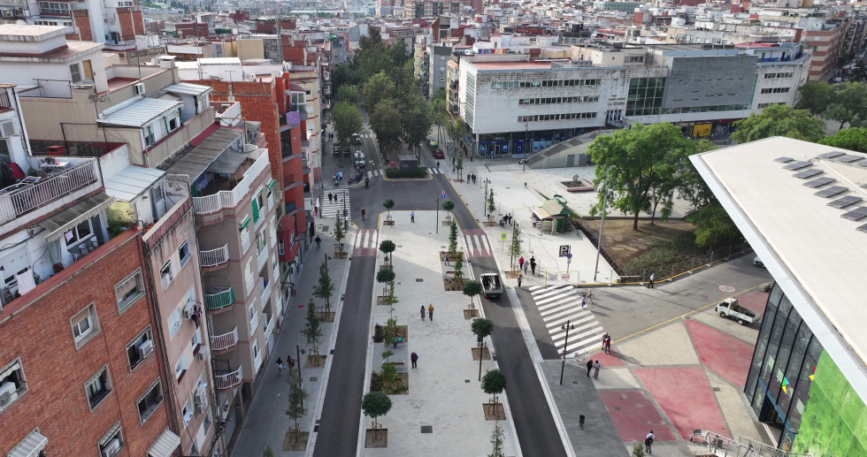 Vídeo: Imágenes aéreas de la transformación de la Plaça de la Bòbila para unir Esplugues y l'Hospitalet