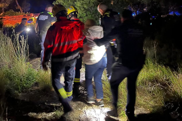 🚨 Rescatada una mujer de 80 años con Alzheimer en la zona boscosa de Castelldefels 💪🌙Esta noc