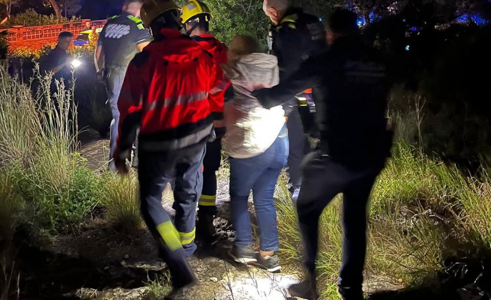 🚨 Rescatada una mujer de 80 años con Alzheimer en la zona boscosa de Castelldefels 💪🌙Esta noc