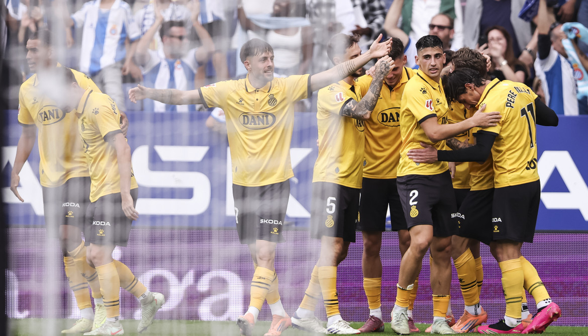 EuropaPress 7055335 carlos romero of rcd espanyol celebrates goal with teammates during the
