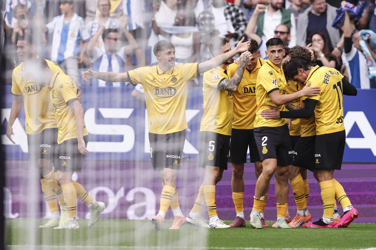 EuropaPress 7055335 carlos romero of rcd espanyol celebrates goal with teammates during the