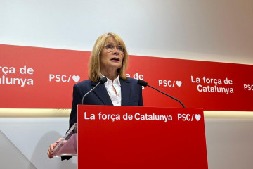 La viceprimera secretaria y portavoz del PSC, Lluïsa Moret, en una rueda de prensa desde la sede del partido