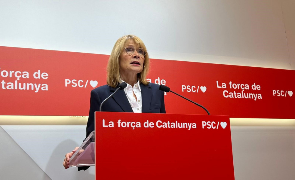 La viceprimera secretaria y portavoz del PSC, Lluïsa Moret, en una rueda de prensa desde la sede del partido