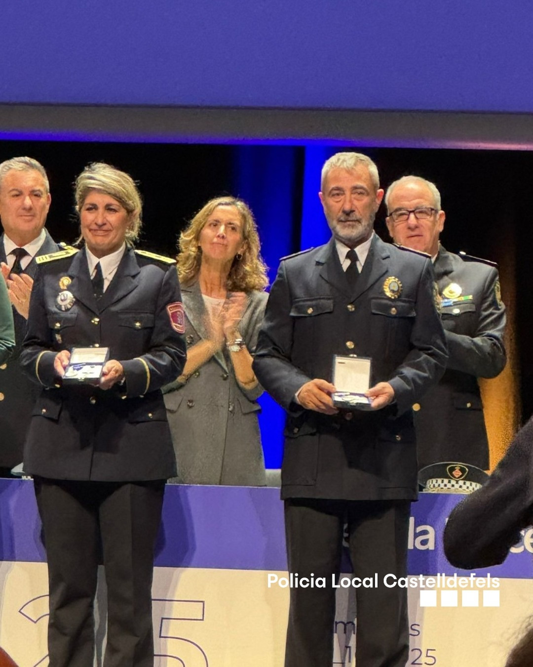 ud83cudfc5 El cap de la Policia Local de Castelldefels, Rau00fal Vergel Blanes, rep la Medalla al Mu00e8rit Prof