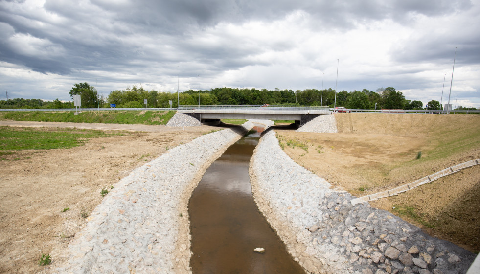 Nueva carretera de reciente construccion en el distrito de brcko bosnia y herzegovina