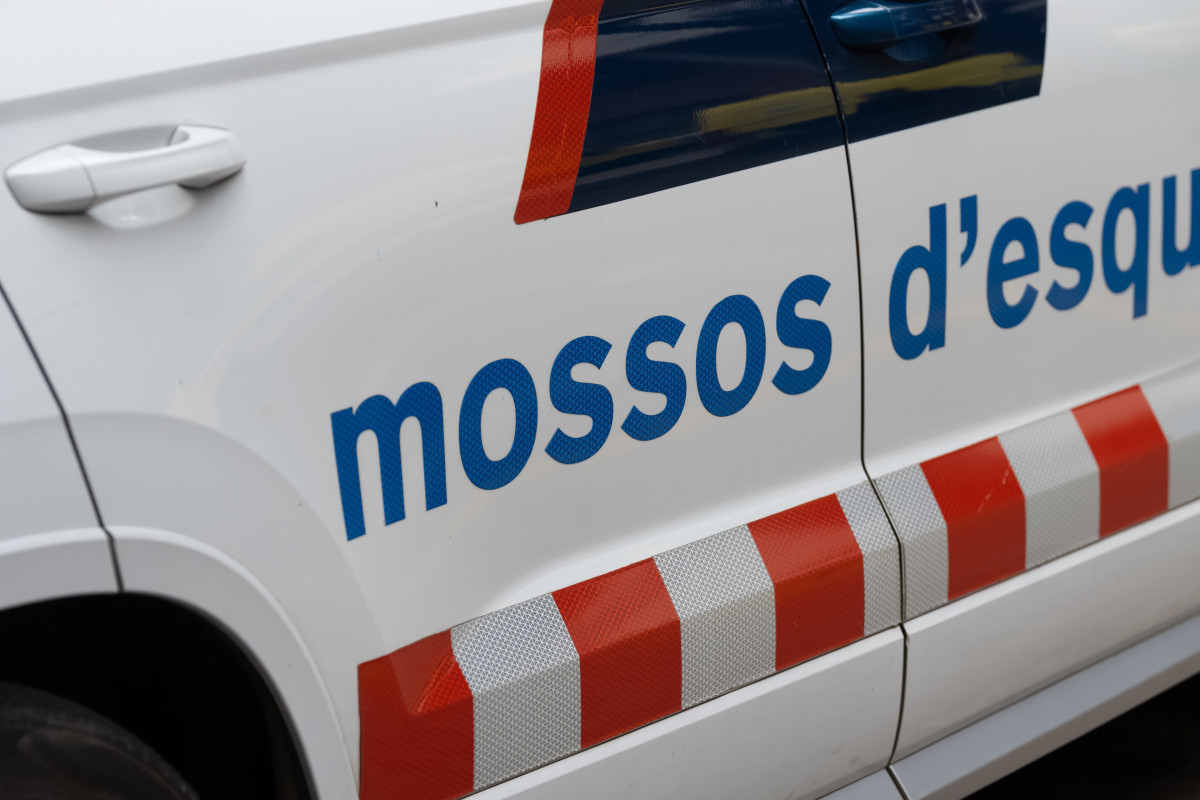 Archivo - Un vehículo de los Mossos d’Esquadra, a 16 de julio de 2024, en Barcelona, Catalunya (España). Los Mossos d’Esquadra es la policía autonómica de Cataluña, siendo parte de las fuerza
