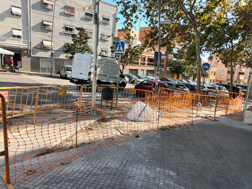 Las obras del Torrent Ballester en Viladecans se estancan y complican la movilidad vecinal