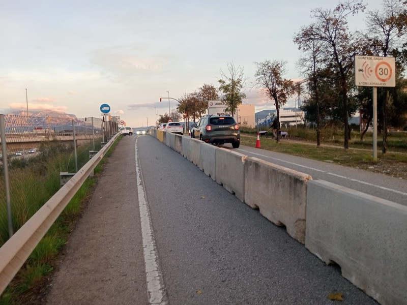 Adiós al ruido de la A2: Abrera inicia la instalación de sus 'muros verdes' para proteger a los vecinos