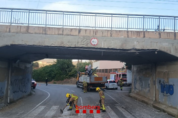 EuropaPress 7111574 puente espera ser revisado tecnico donde circulan siete lineas ferrocarrils (1)