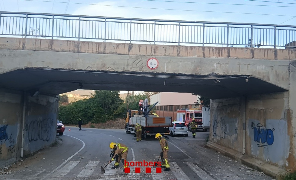 EuropaPress 7111574 puente espera ser revisado tecnico donde circulan siete lineas ferrocarrils (1)