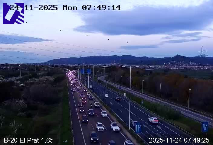 Tráfico intenso y retenciones en varias vías del Baix Llobregat este lunes 24 de noviembre