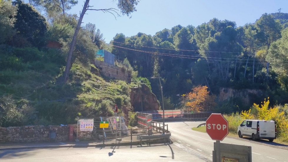 Arrancan las obras para consolidar el talud junto a la entrada del Taió, en Castellví de Rosanes