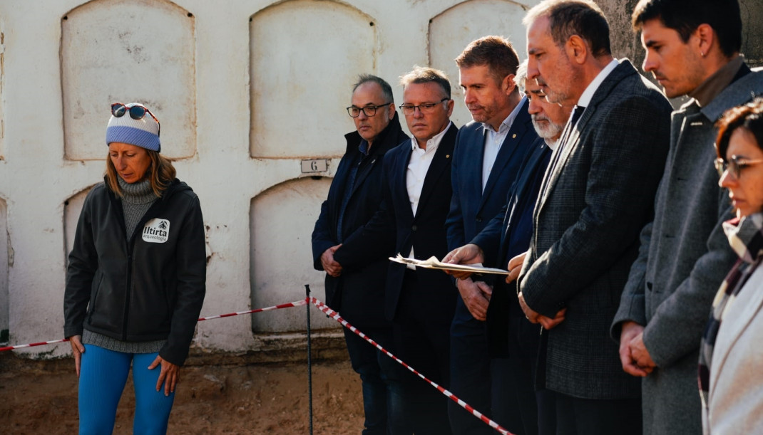 EuropaPress 7135684 conseller justicia calidad democratica ramon espadaler visita fosa comun