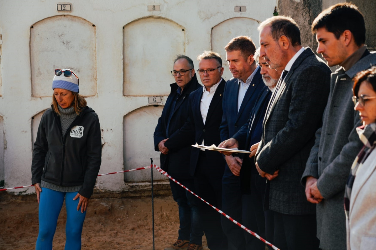 EuropaPress 7135684 conseller justicia calidad democratica ramon espadaler visita fosa comun