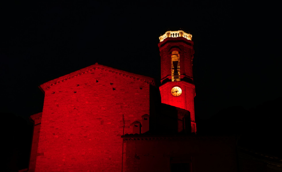 Iglesia sant corneli iluminada rojo 5