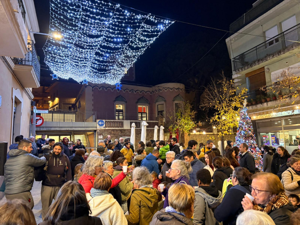 Torrelles de Llobregat activa su espíritu navideño con la segunda edición de su mercado de Navidad