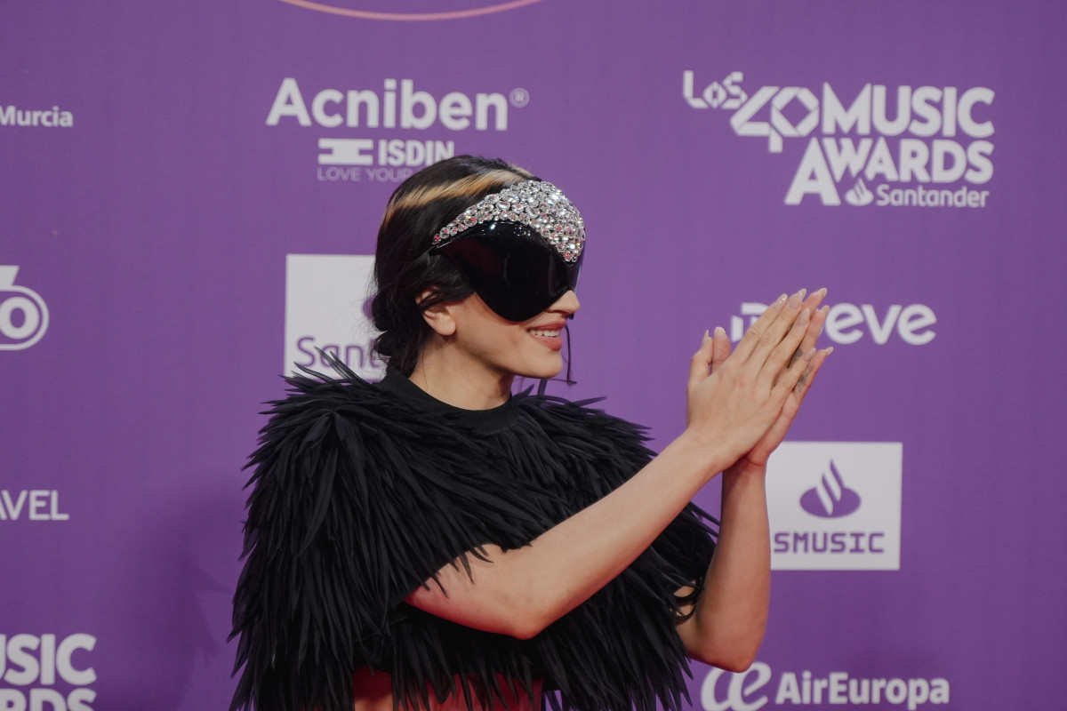 Archivo - La cantante Rosalía durante el photocall previo a la entrega de Los40 Music Awards Santander 2025, en el Roig Arena, a 7 de noviembre de 2025, en Valencia