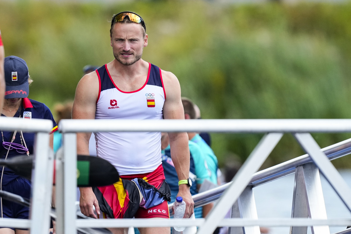 EuropaPress 6149912 marcus cooper of spain looks on during mens kayak double 500m final of the