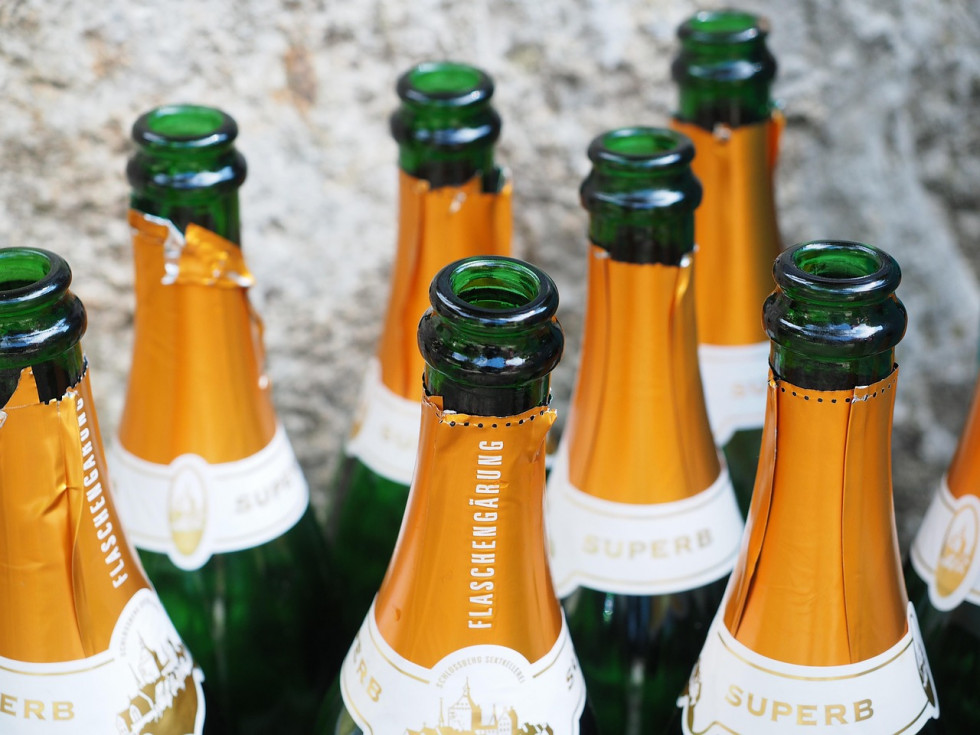 El Ayuntamiento de Sant Andreu de la Barca fomenta el reciclaje de las botellas de cava estas Navidades