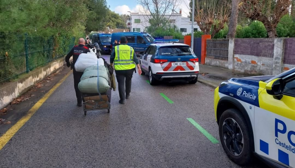 🚨 Operativo conjunto contra el top manta 🚨Hoy se ha llevado a cabo una importante operación co