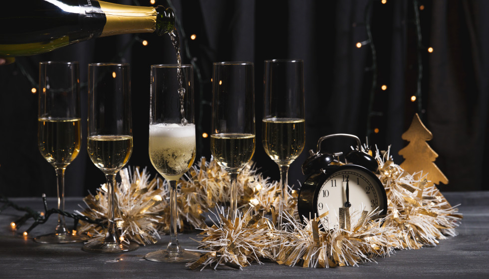 Fiesta decorativa de bienvenida con champagne