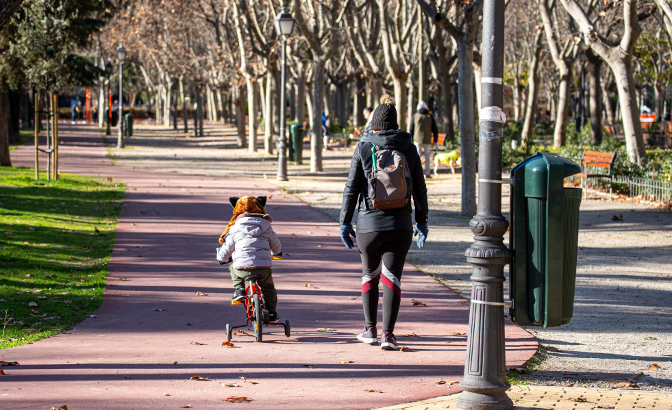 EuropaPress 7199931 ninos jugando parque llegada reyes magos enero 2026 madrid espana reyes