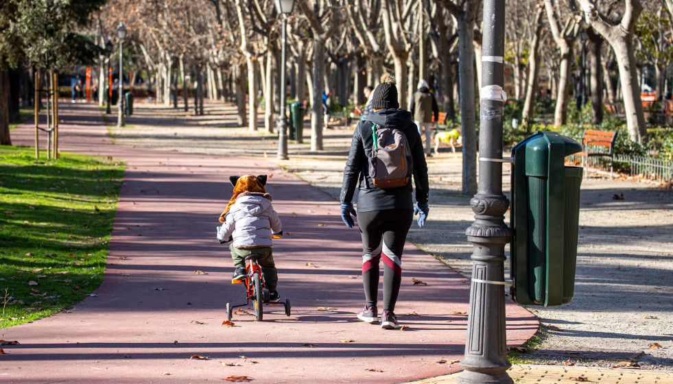EuropaPress 7199931 ninos jugando parque llegada reyes magos enero 2026 madrid espana reyes
