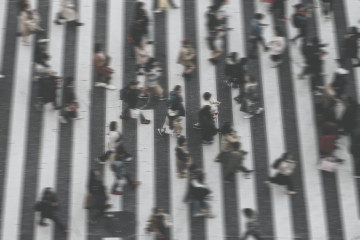 Hombre de negocios en ciudad plano de fondo
