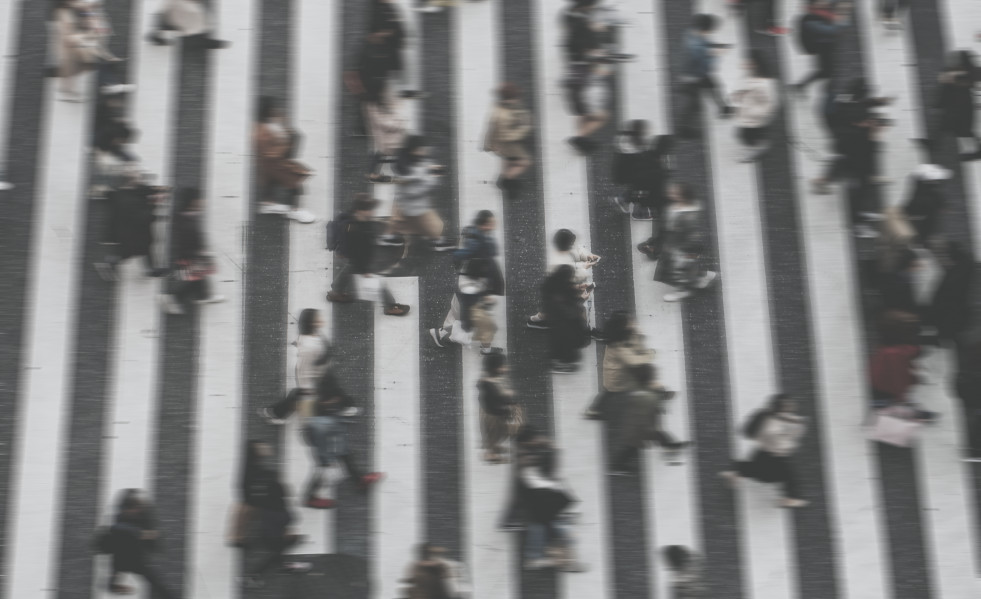 Hombre de negocios en ciudad plano de fondo