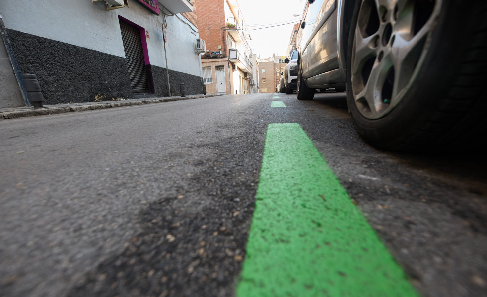 EuropaPress 6383034 varios coches aparcados nueva zona ser barrio usera diciembre 2024 madrid