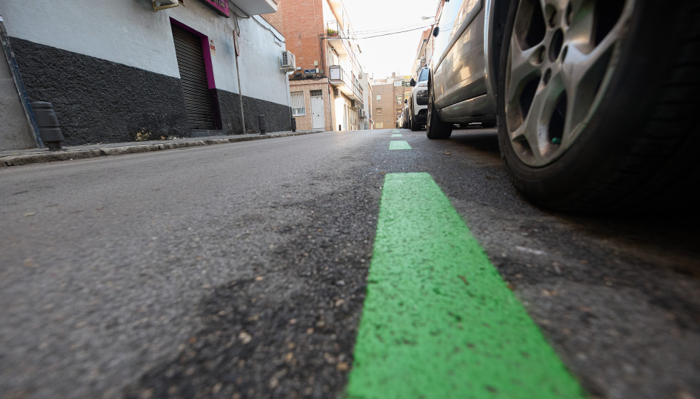 EuropaPress 6383034 varios coches aparcados nueva zona ser barrio usera diciembre 2024 madrid