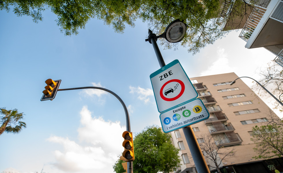 Cartell ZBE i semàfor Horitzontal 20250425133714