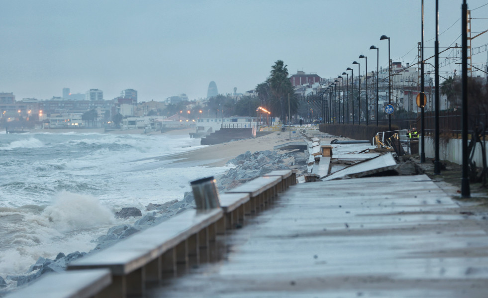 Passeig maritim Barca maria Badalona