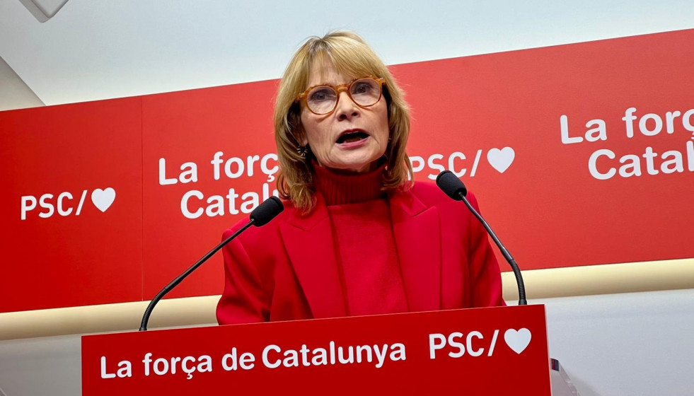 La viceprimera secretaria y portavoz del PSC, Lluïsa Moret, en una rueda de prensa en la sede del partido