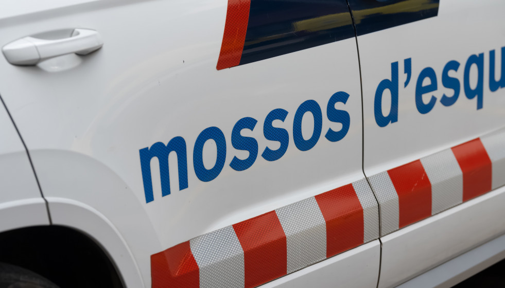 Archivo - Un vehículo de los Mossos d’Esquadra